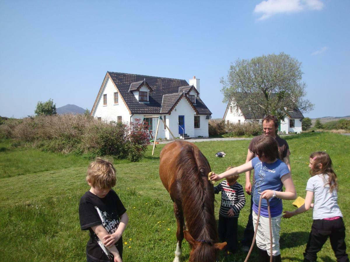 Letterfrack Mountain Farm Cottage On Farm In Village Centre Exterior photo